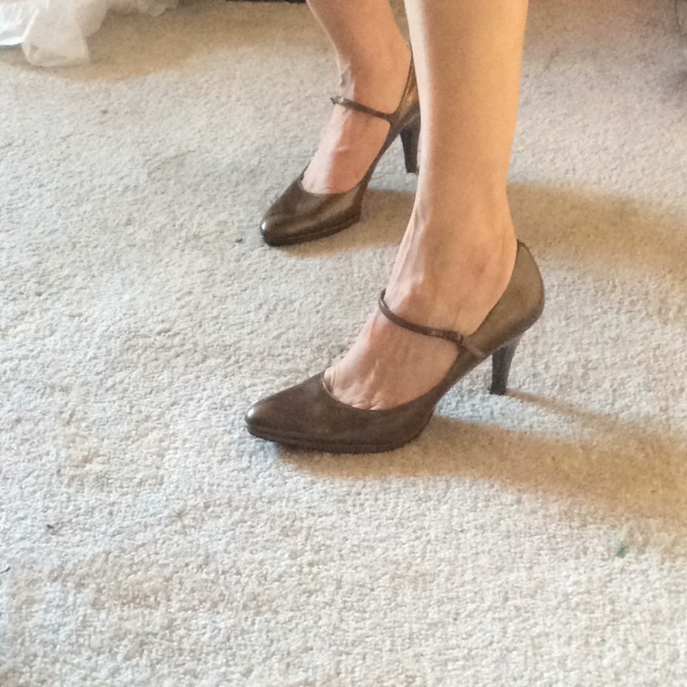 Bronze Bandolino Heels